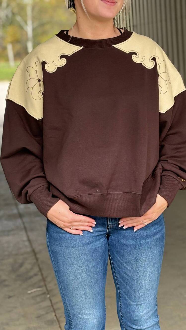 NEW WRANGLER women's lainey wilson pullover in brown